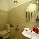 Oyo Rooms Vadapalani Murugan Temple